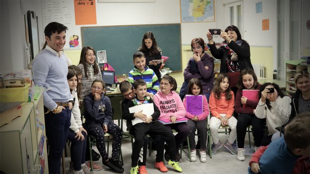 El torero Imanol Sánchez en el colegio de Villalengua