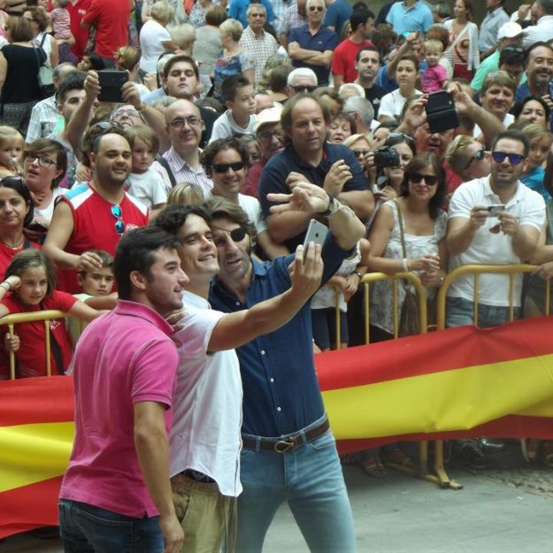 11046881_859704457440986_7715274137152659659_n