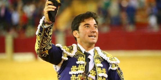 Imanol Sánchez corta una oreja Feria del Pilar de Zaragoza.