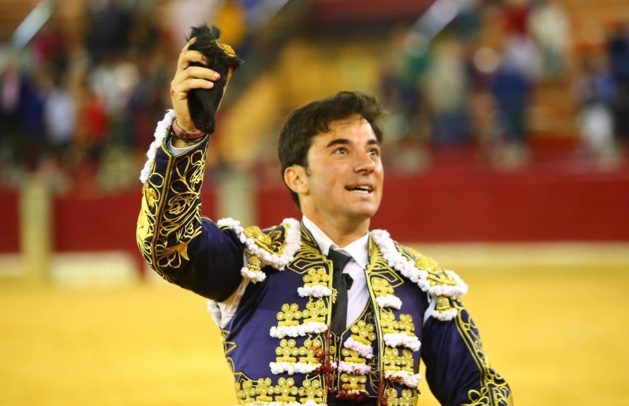Imanol Sánchez corta una oreja Feria del Pilar de Zaragoza.