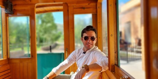 Imanol Sánchez en el tren histórico de utrillas red