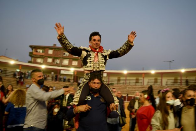 244671521_909431206651401_6710144141346918258_n