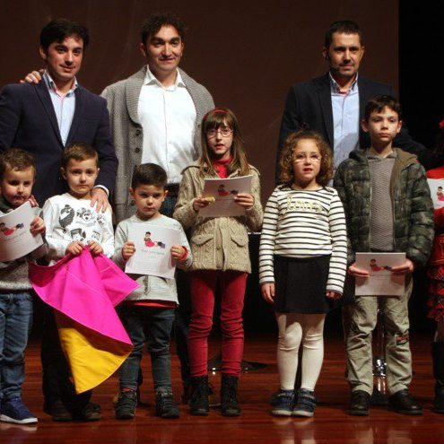 Imanol Sánchez, Juan Iranzo y ALberto joven en la presentación del libro toros para niños Pedrola