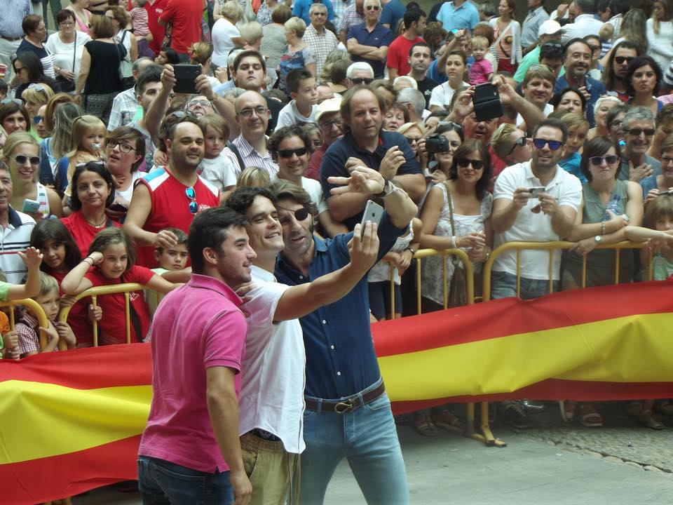 11046881_859704457440986_7715274137152659659_n