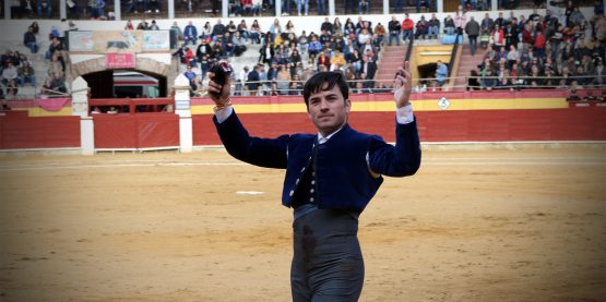 Imanol Sánchez corta una oreja en el festival benéfico de Calatayud