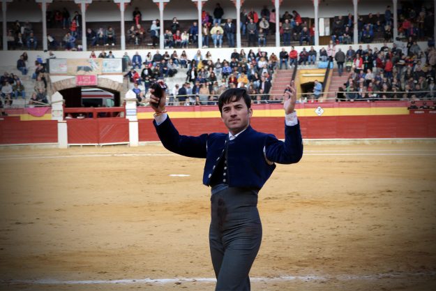 Imanol Sánchez corta una oreja en el festival benéfico de Calatayud