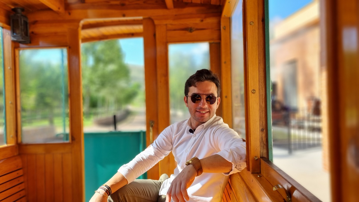 Imanol Sánchez en el tren histórico de utrillas red