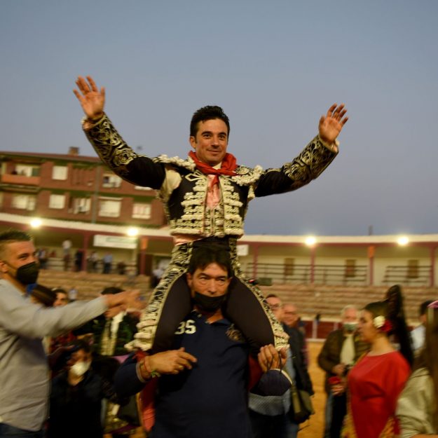 244671521_909431206651401_6710144141346918258_n